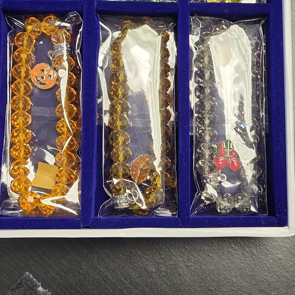 12 seasons holiday bracelets set - Picture 7 of 8